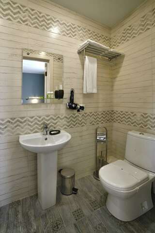 Гостиница Евразия Кемерово Бюджетный двухместный номер с 2 отдельными кроватями-3